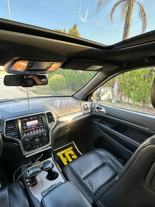 Jeep Grand Cherokee 2018 Gray Automatic Used for Sale in Giza - 10