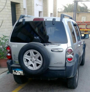 Jeep Cherokee 2005 Silver Automatic Used for Sale in Cairo
