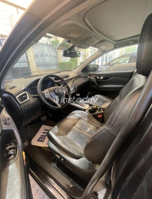 Nissan Qashqai 2018 White Automatic Used for Sale in Greater Cairo ( Cairo + Giza) - 3