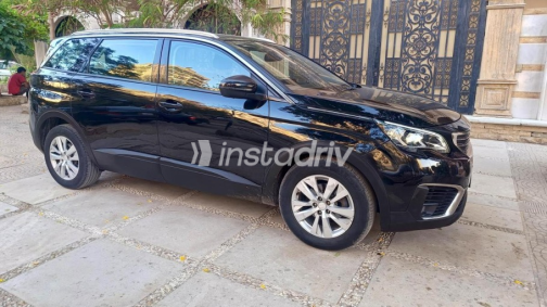 Peugeot 5008 2020 Black Automatic Used for Sale in Nasr city - 3