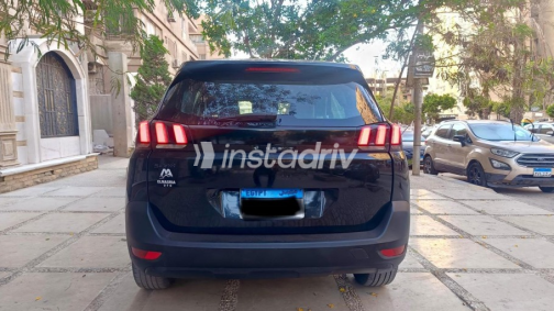 Peugeot 5008 2020 Black Automatic Used for Sale in Nasr city - 6