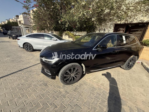 Volvo XC60 2019 Black Automatic Used for Sale in Sheikh Zayed City - 2
