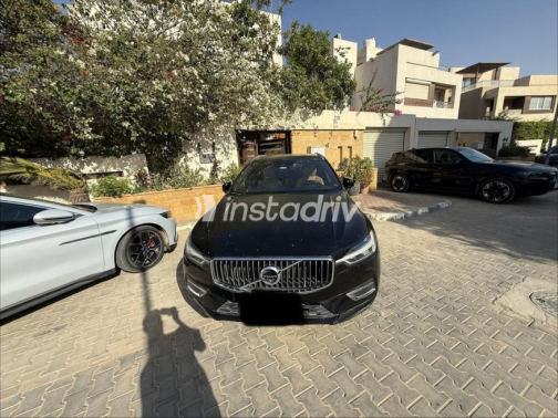 Volvo XC60 2019 Black Automatic Used for Sale in Sheikh Zayed City - 3