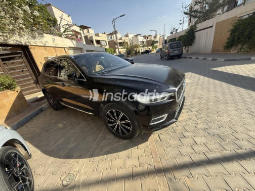 Volvo XC60 2019 Black Automatic Used for Sale in Sheikh Zayed City - 4