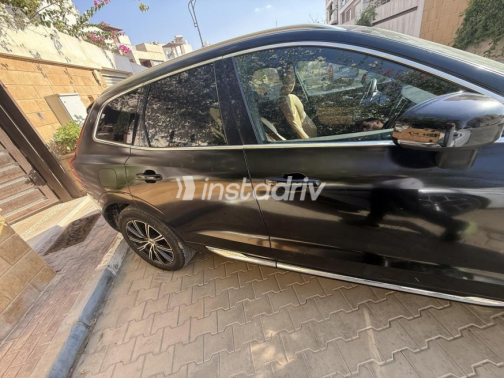 Volvo XC60 2019 Black Automatic Used for Sale in Sheikh Zayed City - 6