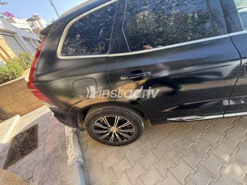 Volvo XC60 2019 Black Automatic Used for Sale in Sheikh Zayed City - 7