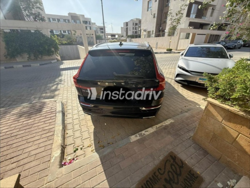 Volvo XC60 2019 Black Automatic Used for Sale in Sheikh Zayed City - 8
