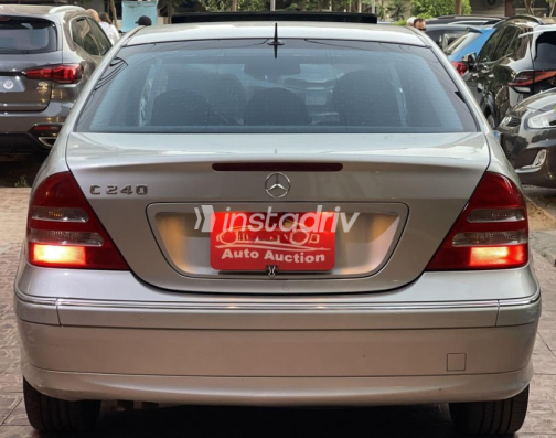 Mercedes C 240 2003 Silver Automatic Used for Sale in Cairo - 2