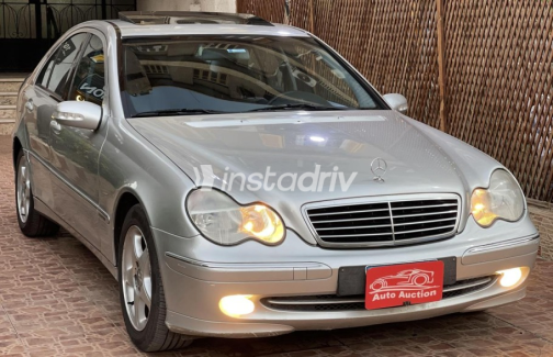Mercedes C 240 2003 Silver Automatic Used for Sale in Cairo - 3
