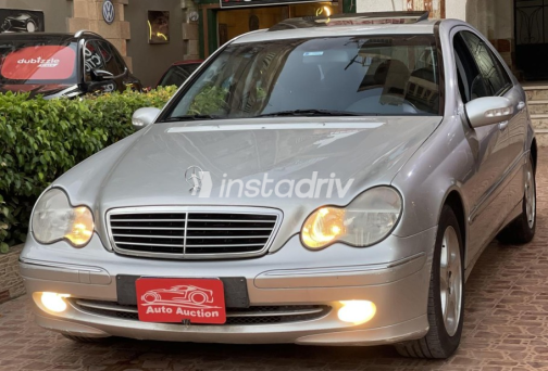 Mercedes C 240 2003 Silver Automatic Used for Sale in Cairo - 5