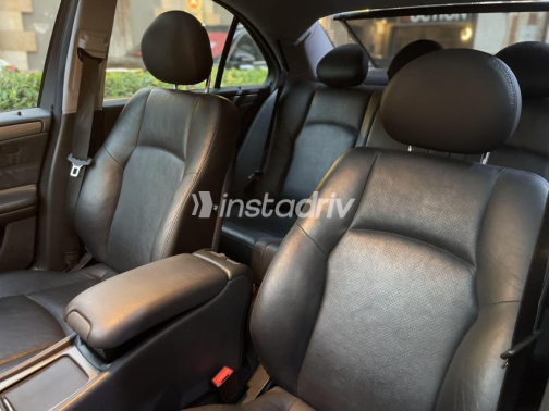 Mercedes C 240 2003 Silver Automatic Used for Sale in Cairo - 9