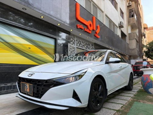 هيونداي إلنترا 2022 أبيض أوتوماتيك مستعملة للبيع في الإسماعيلية - 1