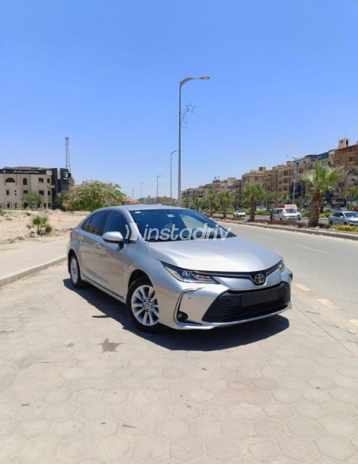 تويوتا كورولا 2024 فضي أوتوماتيك مستعملة للبيع في 6 أكتوبر - 3