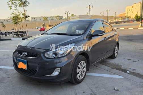 هيونداي اكسنت RB 2021 رمادي غامق أوتوماتيك مستعملة للبيع في الهرم - 1
