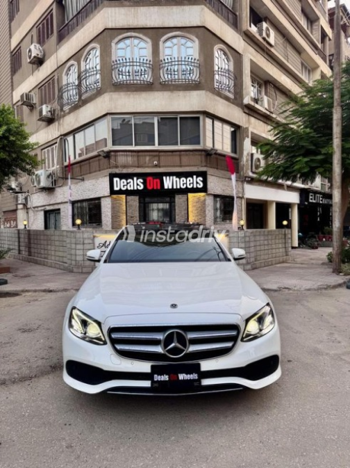 Mercedes E 200 2020 White Automatic Used for Sale in Heliopolis - 4
