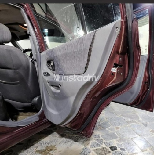 Hyundai Verna 2005 Dark Red Automatic Used for Sale in Heliopolis - 1