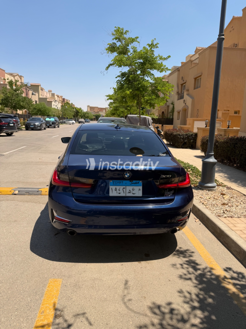 بي ام دبليو 320 2020 أزرق أوتوماتيك مستعملة للبيع في القاهرة - 2