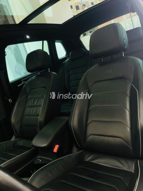 Volkswagen Tiguan 2024 Dark Blue Automatic Used for Sale in Alexandria - 5