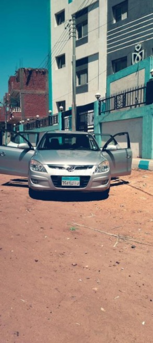 Hyundai I30 2009 Silver Automatic Used for Sale in Cairo - 4