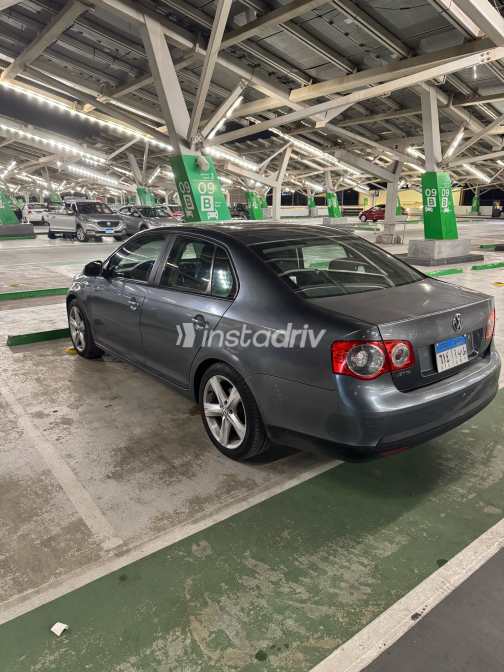 Volkswagen Jetta 2011 Gray Automatic Used for Sale in Nasr city - 2