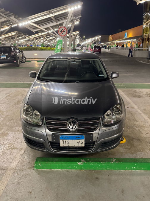 Volkswagen Jetta 2011 Gray Automatic Used for Sale in Nasr city - 3
