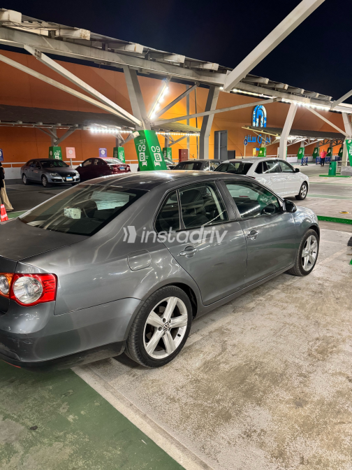 Volkswagen Jetta 2011 Gray Automatic Used for Sale in Nasr city - 6