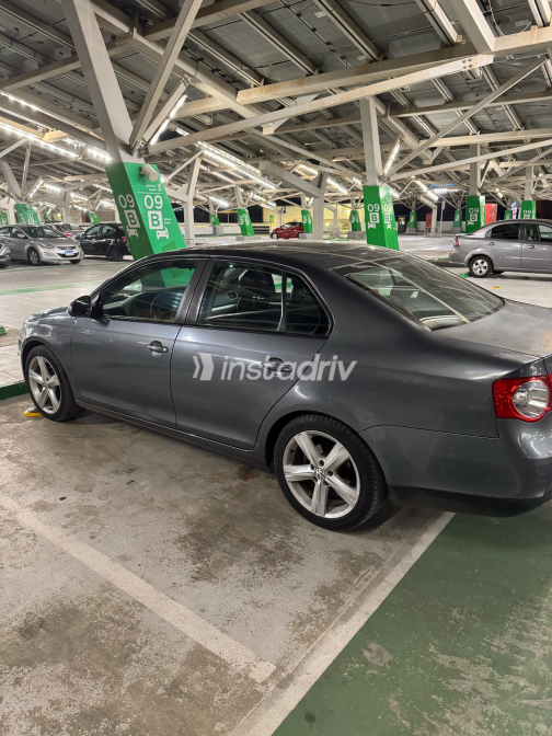 Volkswagen Jetta 2011 Gray Automatic Used for Sale in Nasr city - 7
