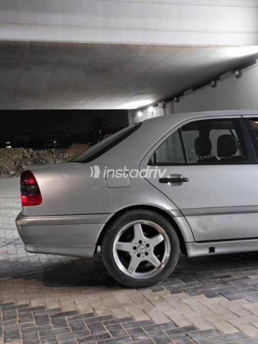 Mercedes 180 1999 Silver Automatic Used for Sale in Helwan - 3