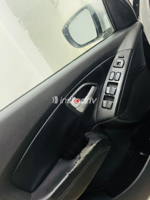 Hyundai IX 35 2015 Silver Automatic Used for Sale in Alexandria - 5