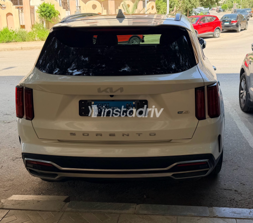 Kia Sorento 2022 White Automatic Used for Sale in Cairo - 3