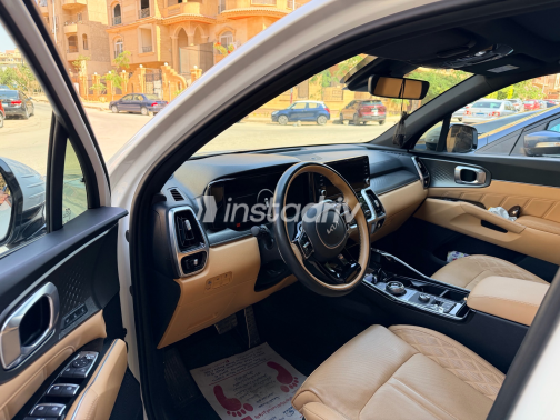 Kia Sorento 2022 White Automatic Used for Sale in Cairo - 7