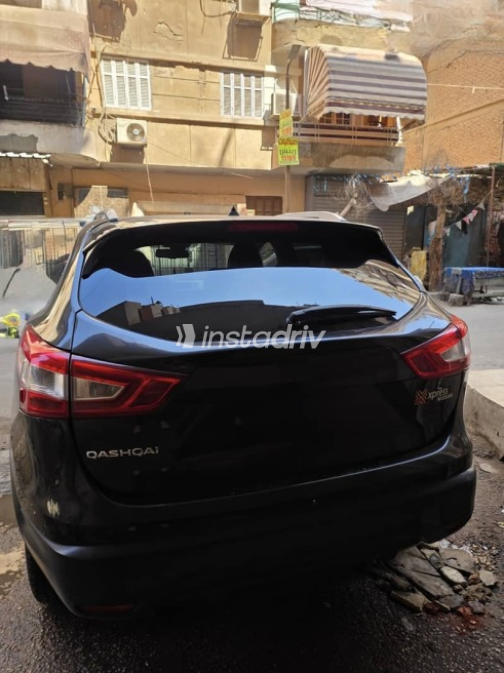 Nissan Qashqai 2017 Black Automatic Used for Sale in Hadayeq El Zeitoun - 4