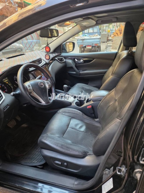 Nissan Qashqai 2017 Black Automatic Used for Sale in Hadayeq El Zeitoun - 5