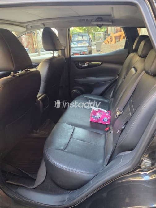 Nissan Qashqai 2017 Black Automatic Used for Sale in Hadayeq El Zeitoun - 8