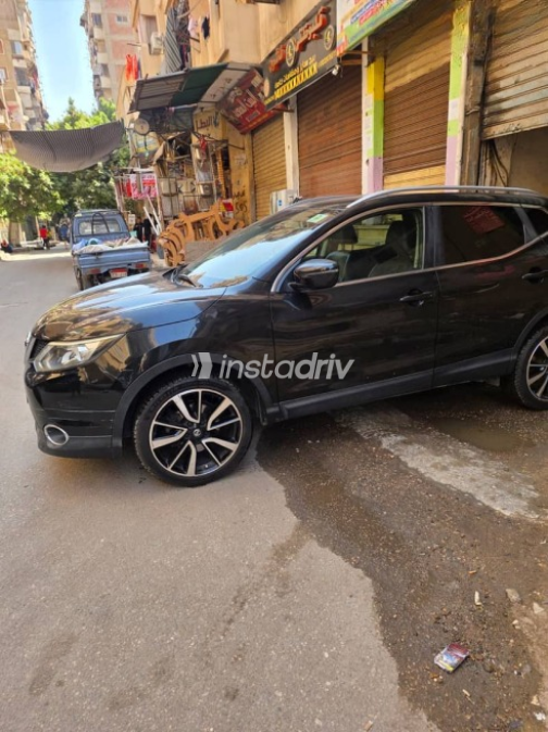 Nissan Qashqai 2017 Black Automatic Used for Sale in Hadayeq El Zeitoun - 10