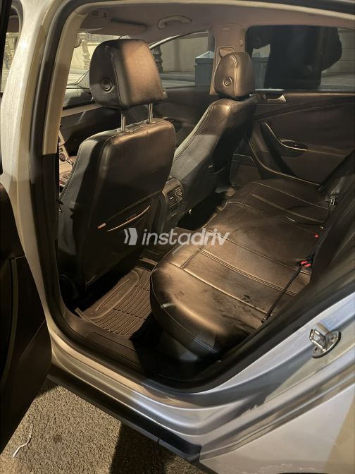 Volkswagen Passat 2009 Silver Automatic Used for Sale in Alexandria - 2
