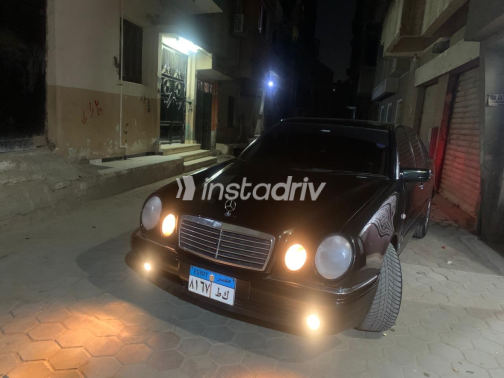 Mercedes E 240 1998 Black Automatic Used for Sale in Giza - 3