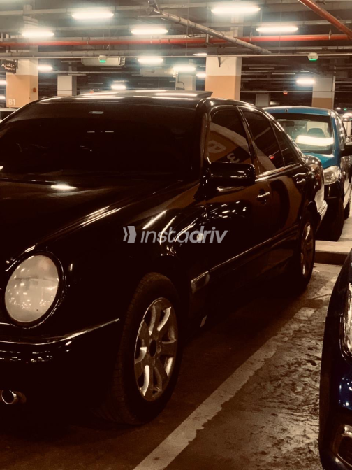 Mercedes E 240 1998 Black Automatic Used for Sale in Giza - 4
