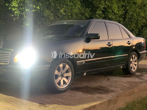Mercedes E 240 1998 Black Automatic Used for Sale in Giza - 6