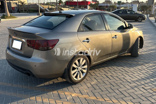 Kia Cerato 2011 Bronze Automatic Used for Sale in Giza - 4