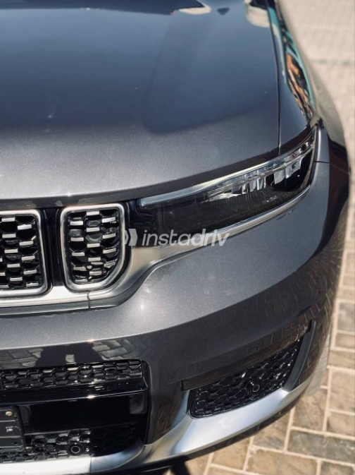 Jeep Grand Cherokee 2023 Gray Automatic Used for Sale in Cairo - 5