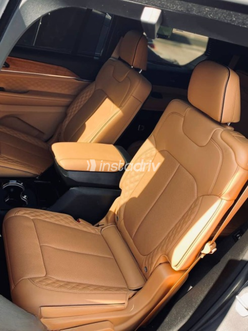 Jeep Grand Cherokee 2023 Gray Automatic Used for Sale in Cairo - 9
