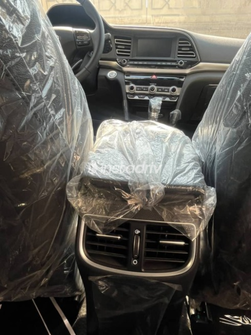 Hyundai Elantra 2027 Silver Automatic New for Sale in Cairo - 7