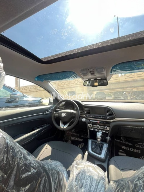 Hyundai Elantra 2027 Silver Automatic New for Sale in Cairo - 9