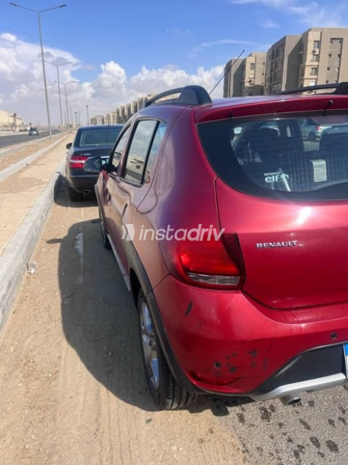Renault Sandero Step Way 2019 Burgundy Automatic Used for Sale in Cairo - 2