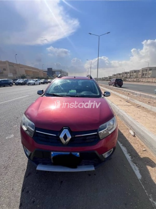 Renault Sandero Step Way 2019 Burgundy Automatic Used for Sale in Cairo - 3