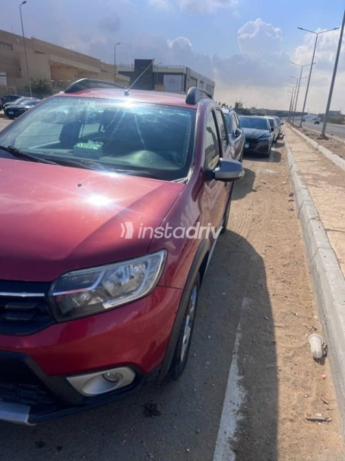 Renault Sandero Step Way 2019 Burgundy Automatic Used for Sale in Cairo - 5
