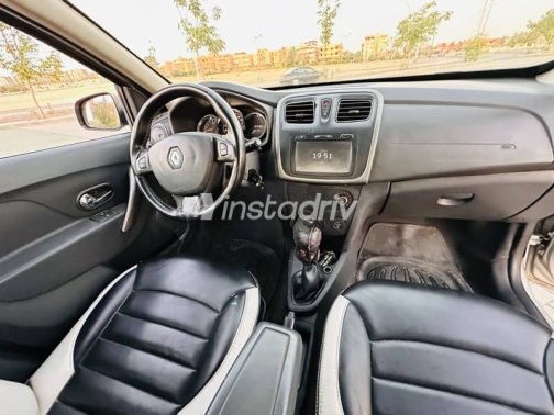 Renault Sandero Step Way 2017 Silver Automatic Used for Sale in Cairo - 5