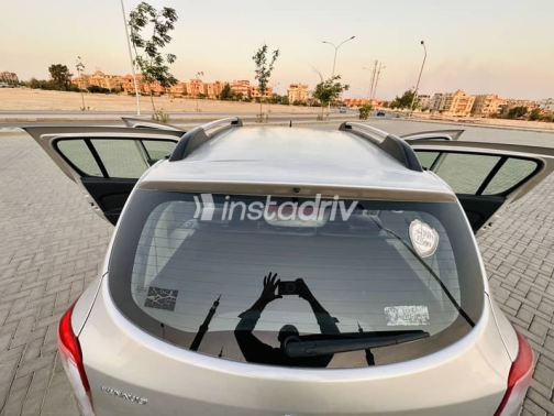 Renault Sandero Step Way 2017 Silver Automatic Used for Sale in Cairo - 7