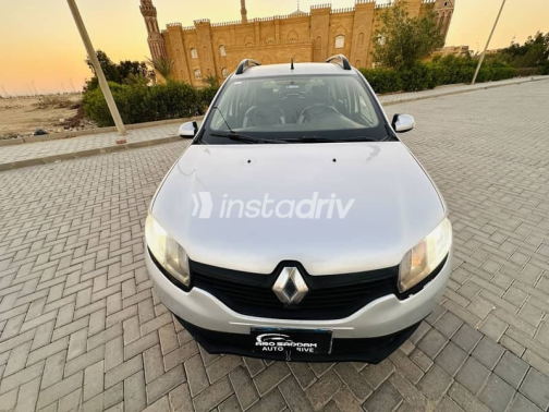 Renault Sandero Step Way 2017 Silver Automatic Used for Sale in Cairo - 8